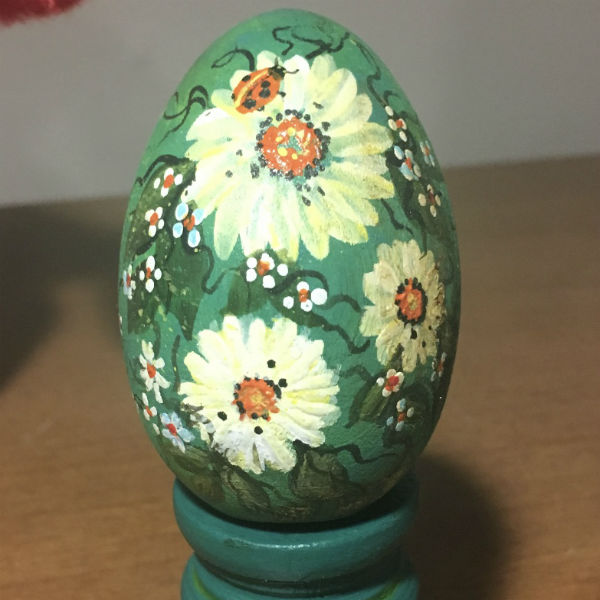 Easter Crafts for Seniors - Hearthside Senior Living